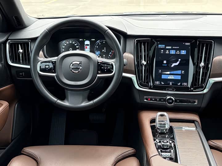 Фото 4 - Volvo S90