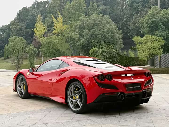 Фото 4 - Ferrari F8
