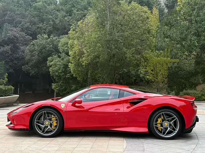 Фото 5 - Ferrari F8