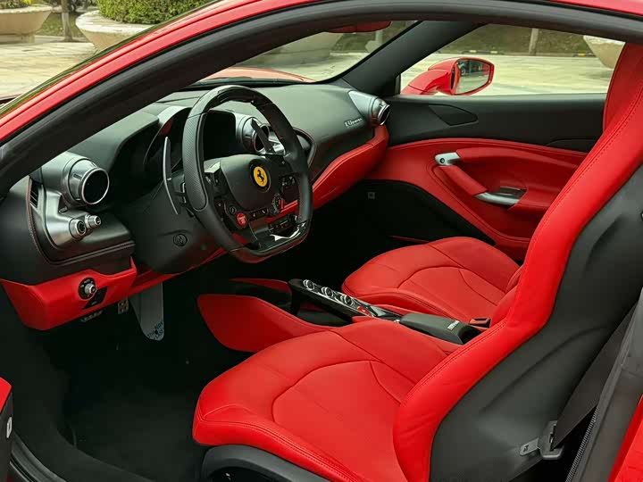 Фото 6 - Ferrari F8