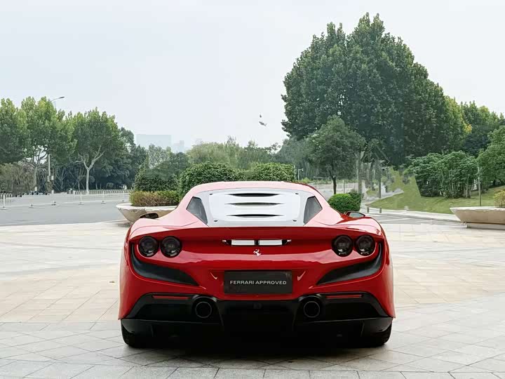 Фото 7 - Ferrari F8