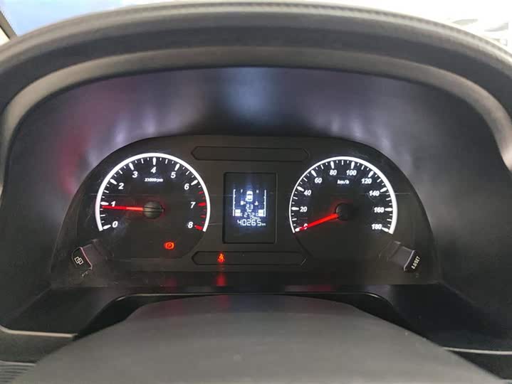 Фото 14 - Dongfeng Forthing Lingzhi M5