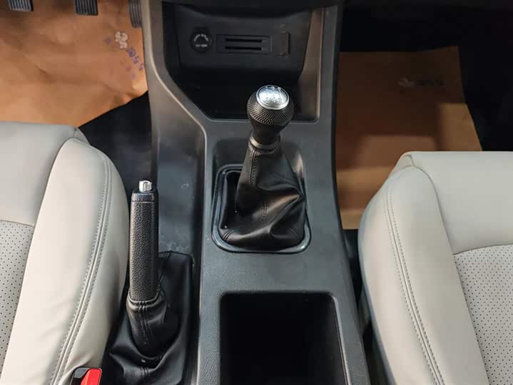 Фото 16 - Dongfeng Forthing Lingzhi M5