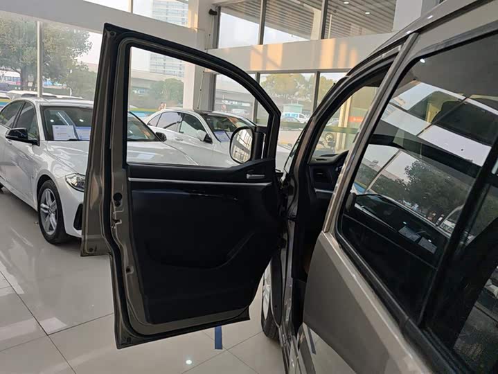 Фото 7 - Dongfeng Forthing Lingzhi M5