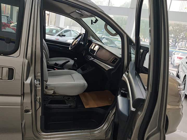 Фото 8 - Dongfeng Forthing Lingzhi M5