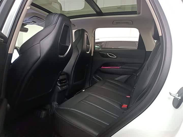 Фото 17 - Hongqi HS3