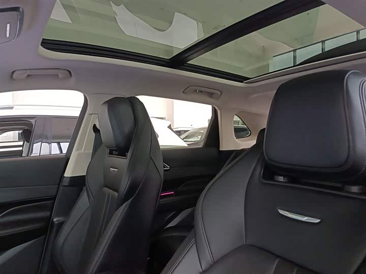 Фото 18 - Hongqi HS3