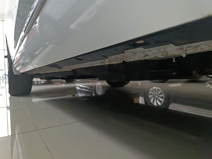 Фото 22 - Hongqi HS3