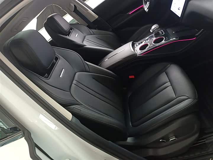 Фото 25 - Hongqi HS3