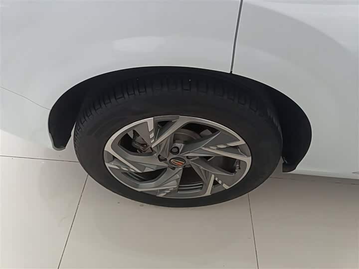 Фото 26 - Hongqi HS3