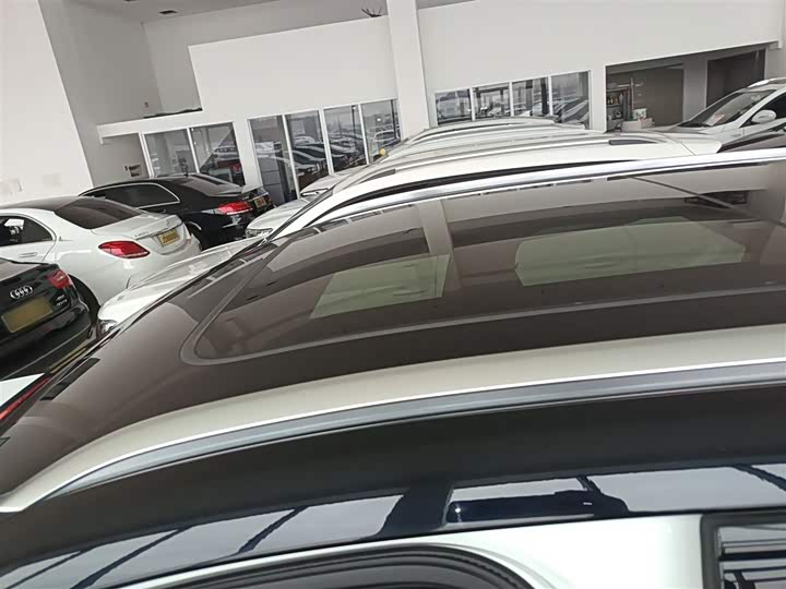 Фото 27 - Hongqi HS3