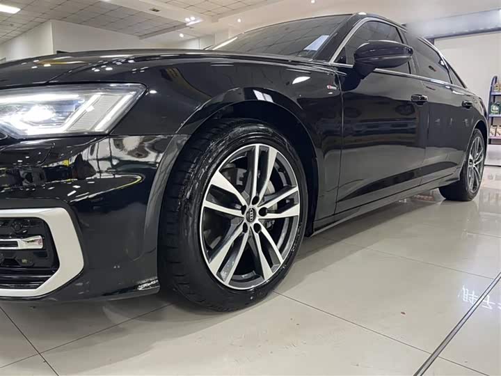 Фото 10 - Audi A6L