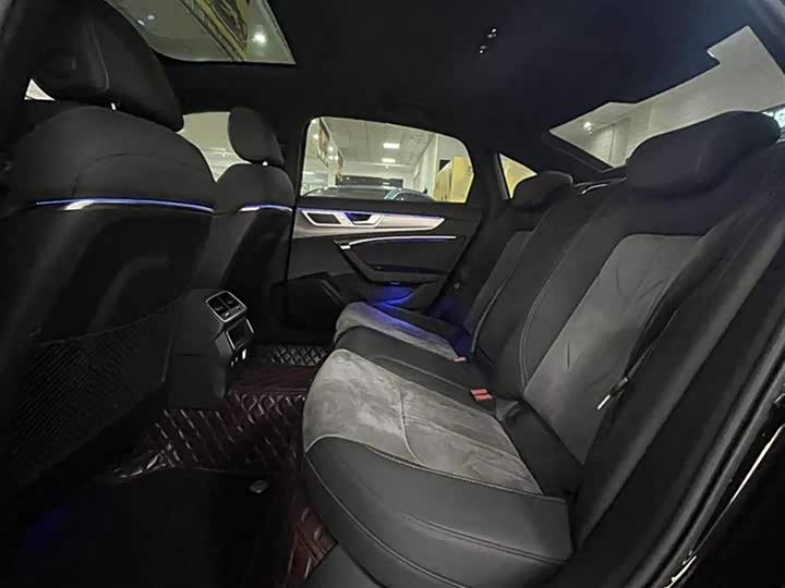 Фото 14 - Audi A6L