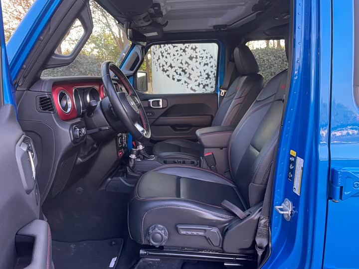 Фото 10 - Jeep Wrangler