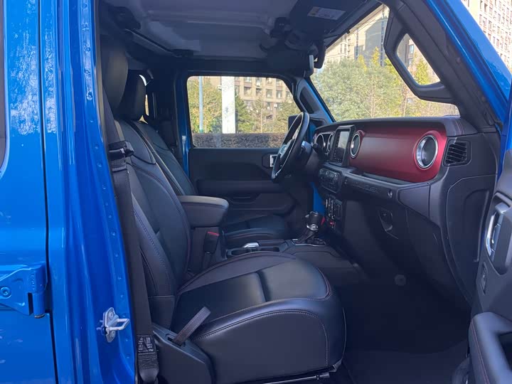 Фото 12 - Jeep Wrangler