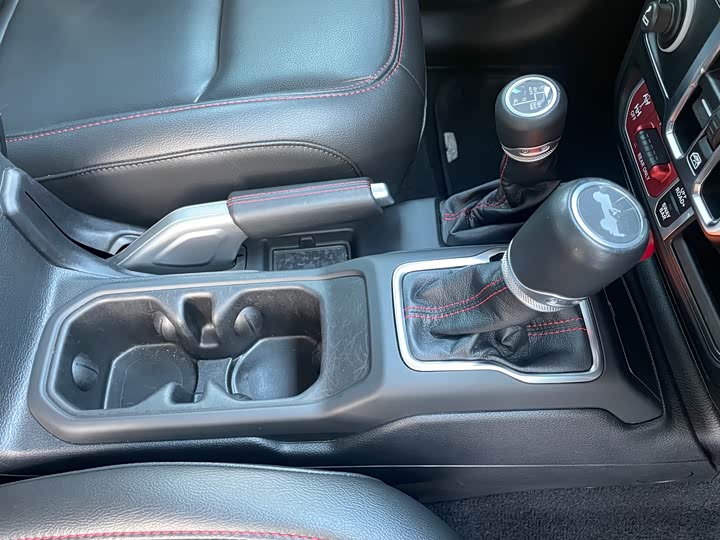 Фото 13 - Jeep Wrangler