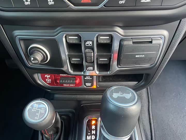 Фото 16 - Jeep Wrangler