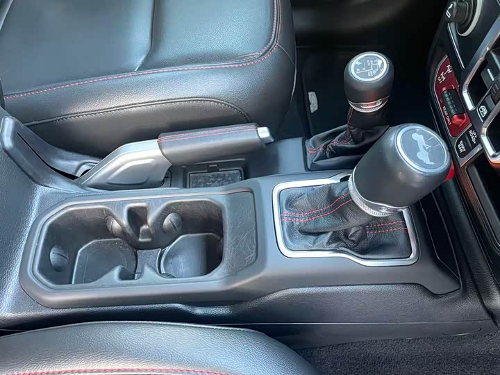 Фото 18 - Jeep Wrangler