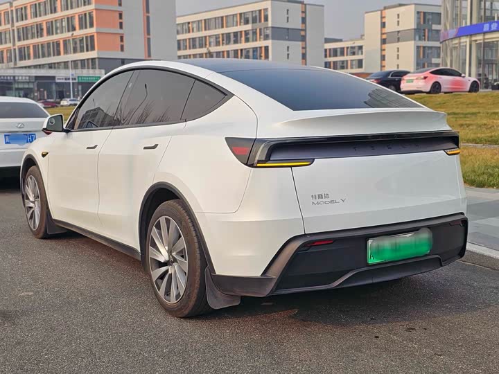 Фото 3 - Tesla Model Y