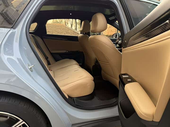 Фото 10 - Geely Galaxy L6