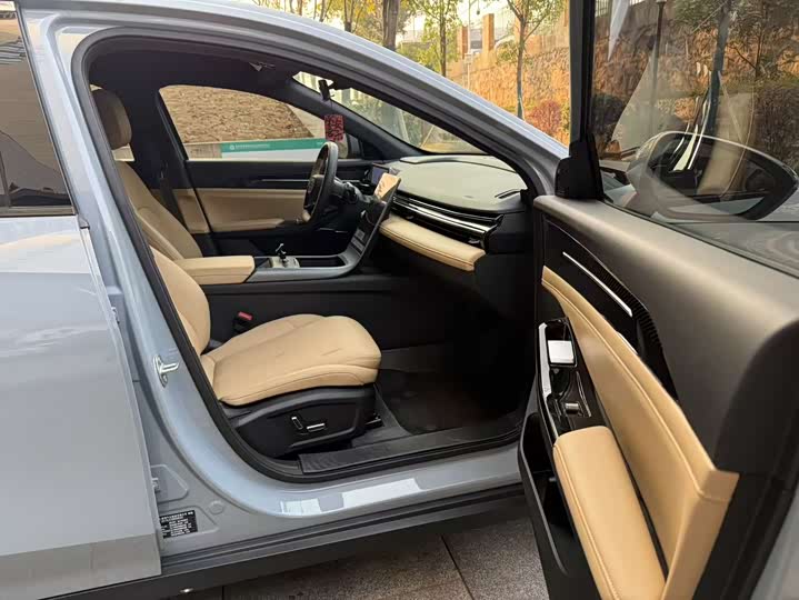 Фото 11 - Geely Galaxy L6