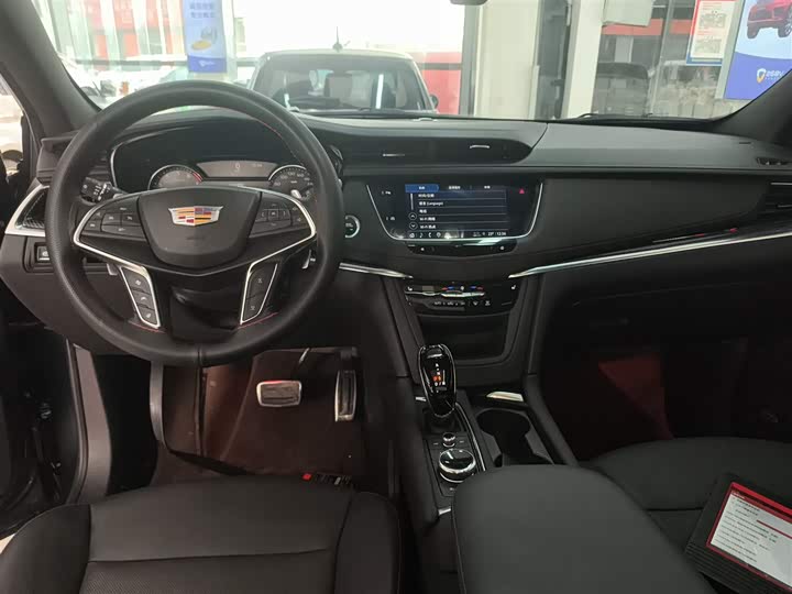 Фото 10 - Cadillac XT5