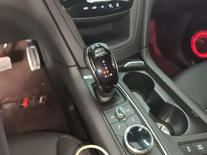 Фото 14 - Cadillac XT5