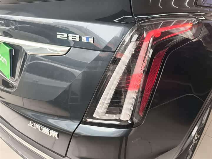 Фото 8 - Cadillac XT5