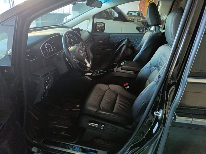 Фото 15 - Honda Elysion