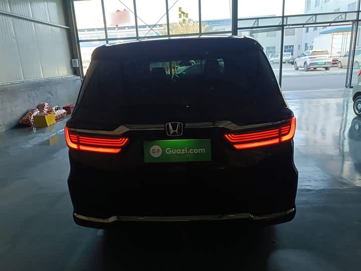 Фото 6 - Honda Elysion