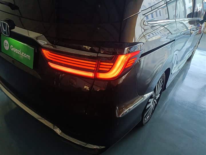 Фото 8 - Honda Elysion