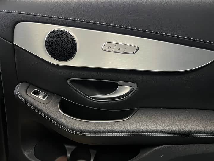 Фото 23 - Mercedes-Benz GLC-Class