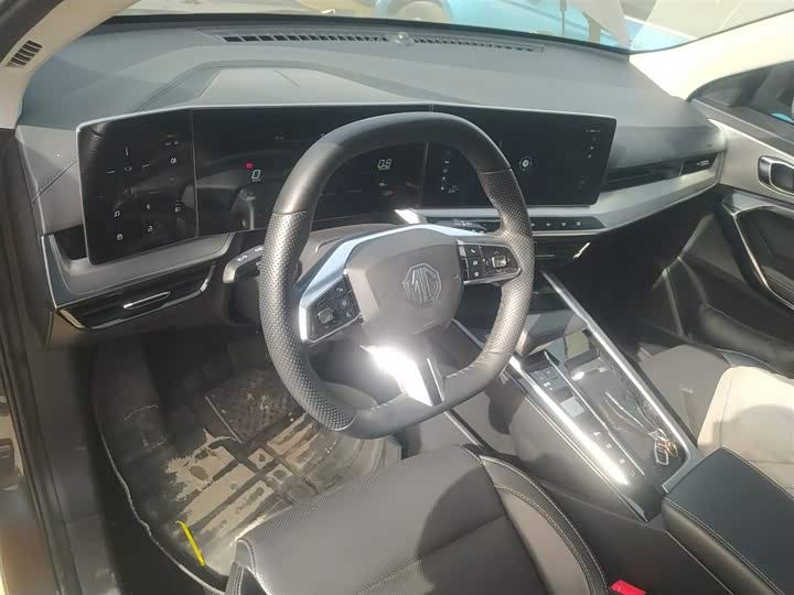 Фото 3 - MG Motor One