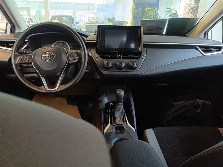 Фото 12 - Toyota Corolla