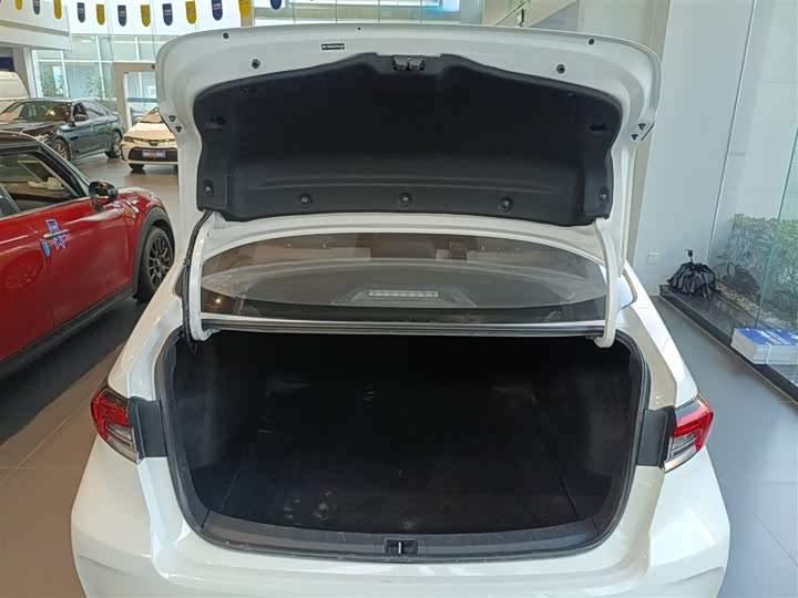 Фото 9 - Toyota Corolla