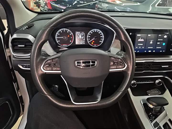 Фото 11 - Geely Coolray