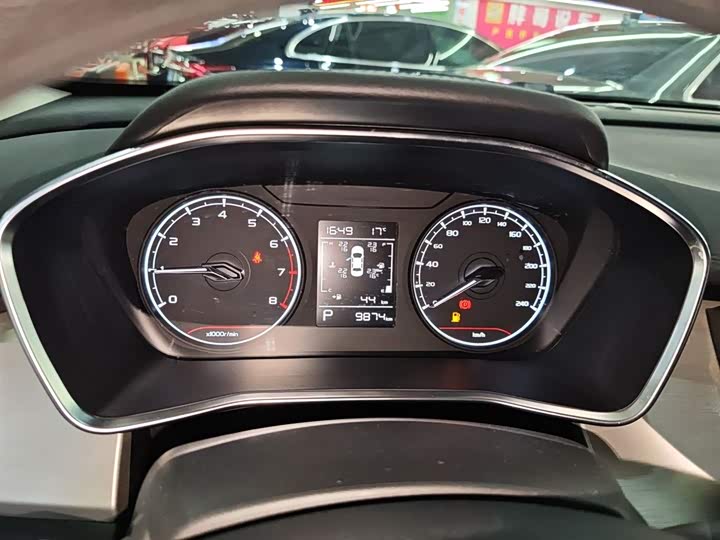 Фото 12 - Geely Coolray