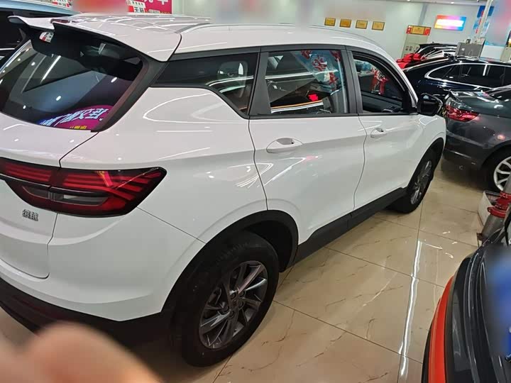 Фото 7 - Geely Coolray