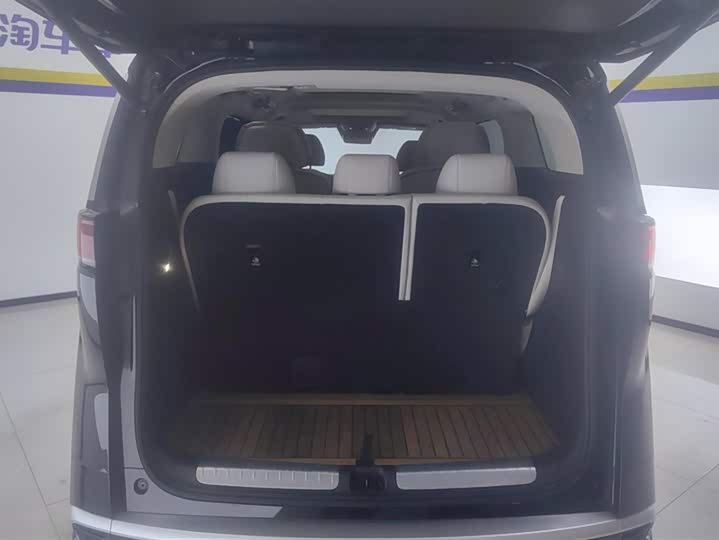 Фото 4 - Denza D9