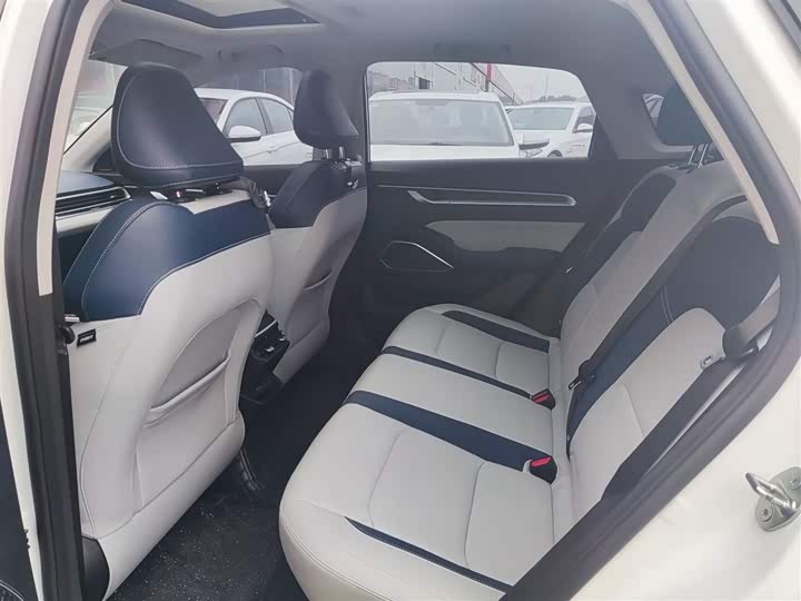 Фото 14 - Geely Emgrand