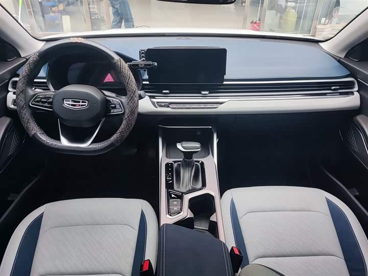 Фото 15 - Geely Emgrand