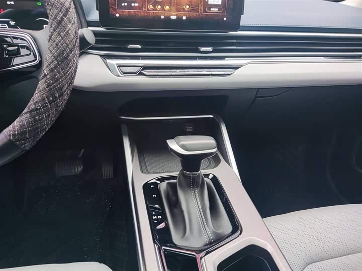 Фото 7 - Geely Emgrand