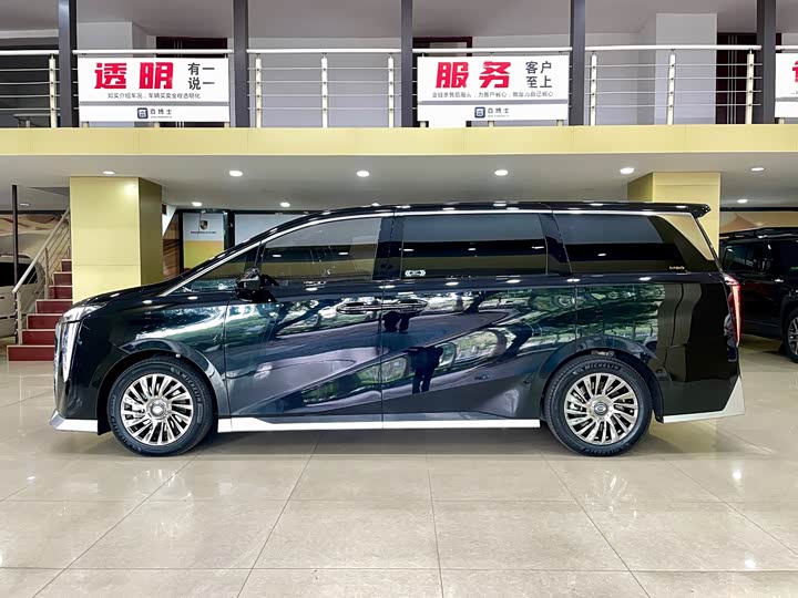 Фото 2 - GAC Trumpchi M8