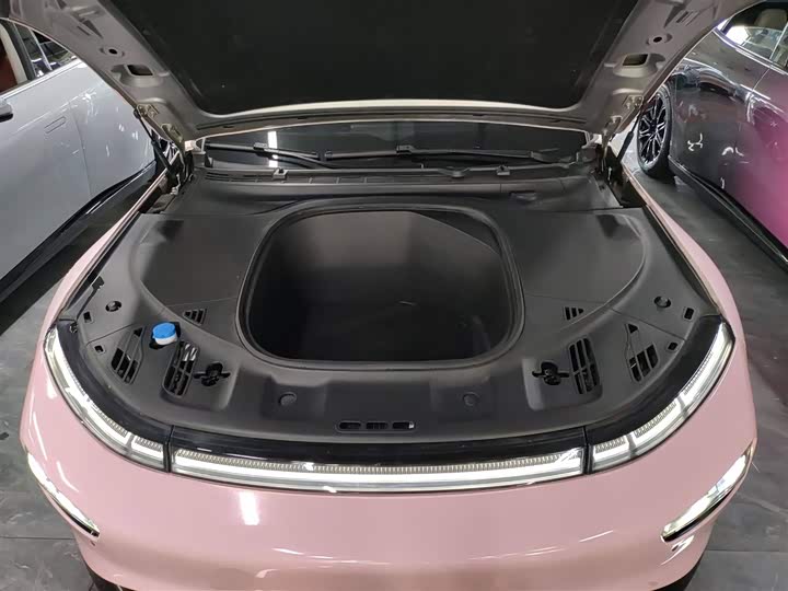 Фото 10 - XPeng P7