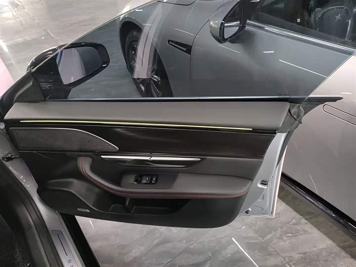 Фото 15 - XPeng P7