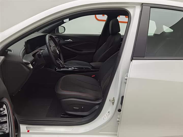 Фото 10 - Buick Verano