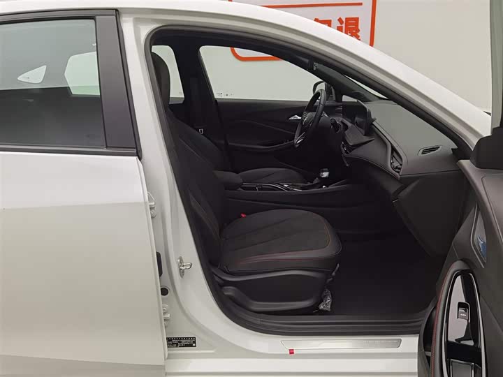 Фото 23 - Buick Verano