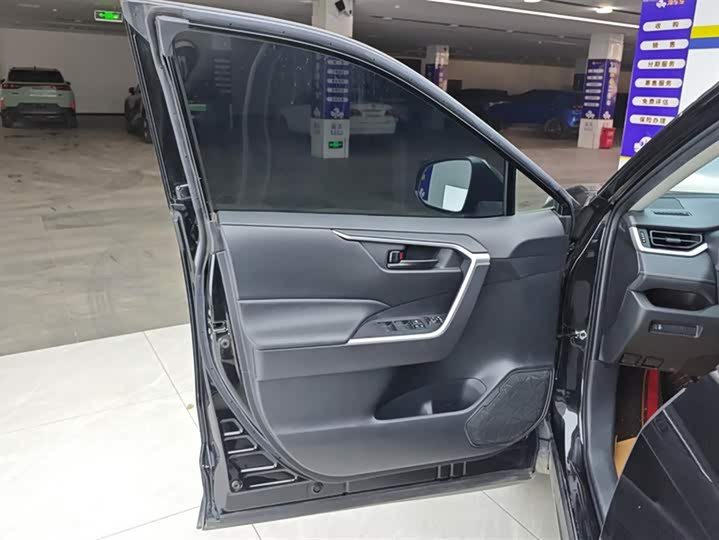 Фото 7 - Toyota Wildlander