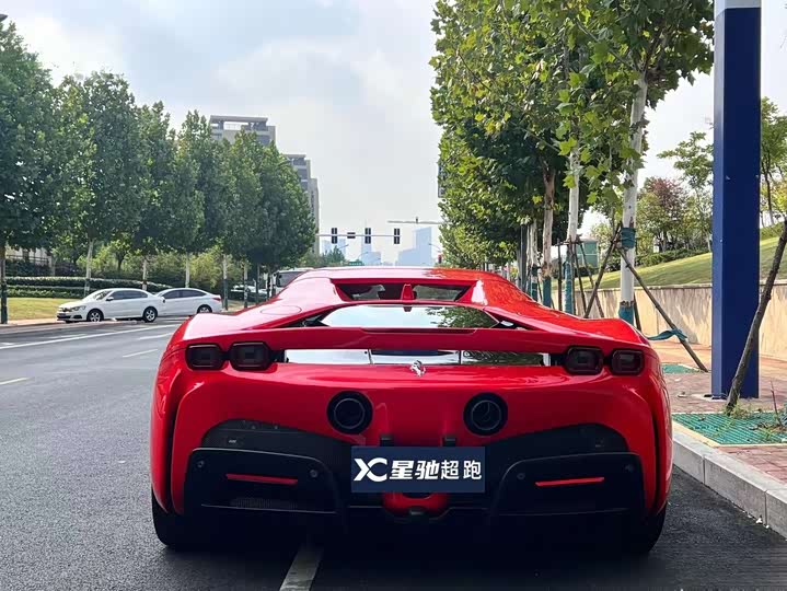 Фото 2 - Ferrari SF90