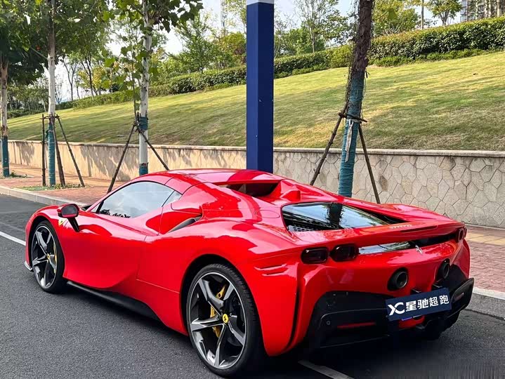 Фото 3 - Ferrari SF90